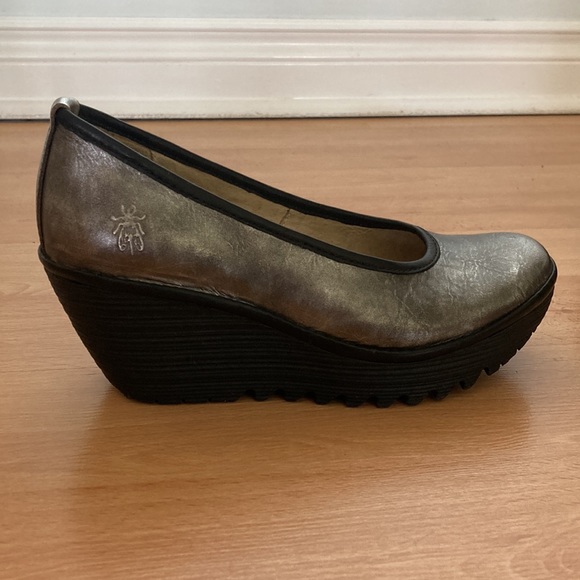 Fly London silver wedge shoes - Picture 3 of 12